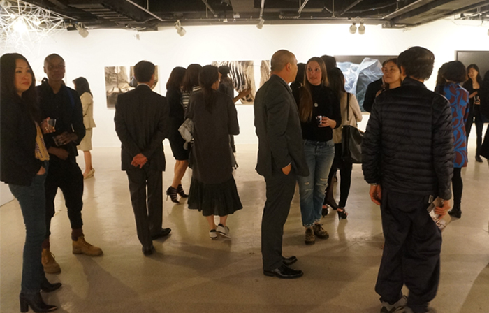 작품이 삶이 되고, 삶이 예술이 되는 과정을 담은 전시