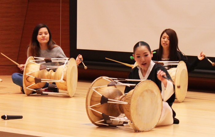 현장으로 찾아가 한국문화를 알립니다