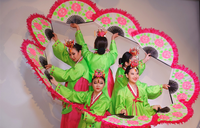 아스타나 봄과의 작별, 2016 봄학기 수료식