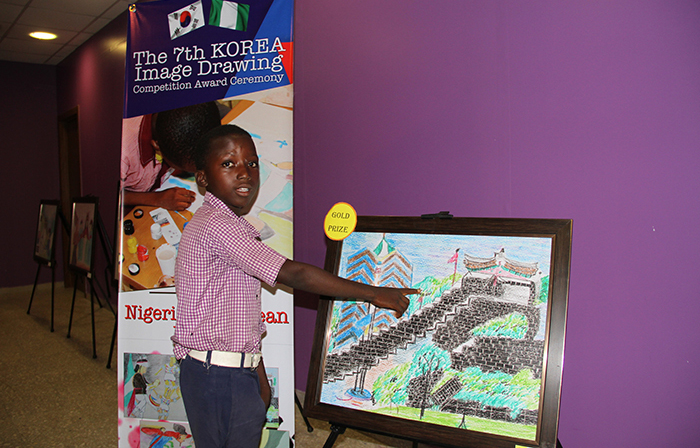 한국문화를 즐기는 나이지리아 아동들