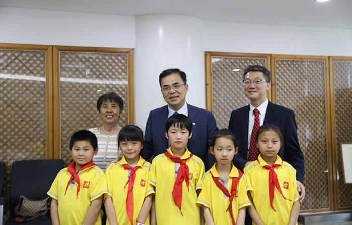 한국문화원을 찾아온 중국 농민공 자녀 학교 아이들