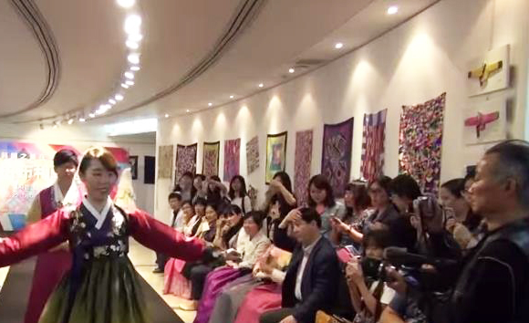 대륙에 펼쳐지는 한국의 미 &ldquo;조각보와 한복전&rdquo;