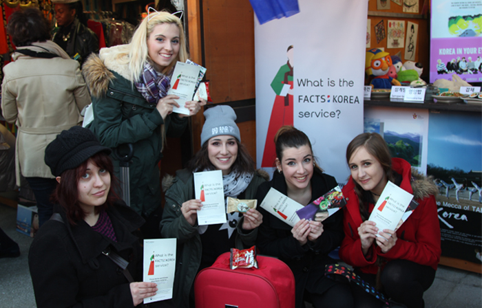 국악&middot;재즈 크로스오버팀 &lsquo;MosaiKorea&rsquo;는 &lsquo;산조-흩은가락&rsquo;을 12월 15일과 17일 스페인에서 공연해 호평을 얻었다.