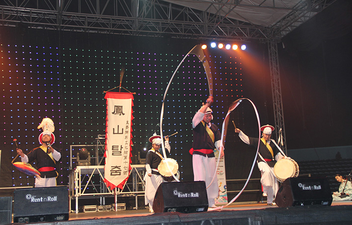 	봉산탈춤, 아프리카 최대 카니발 축제 거리로