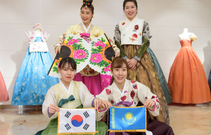 카자흐스탄, 한복의 은은한 자태에 매료되다