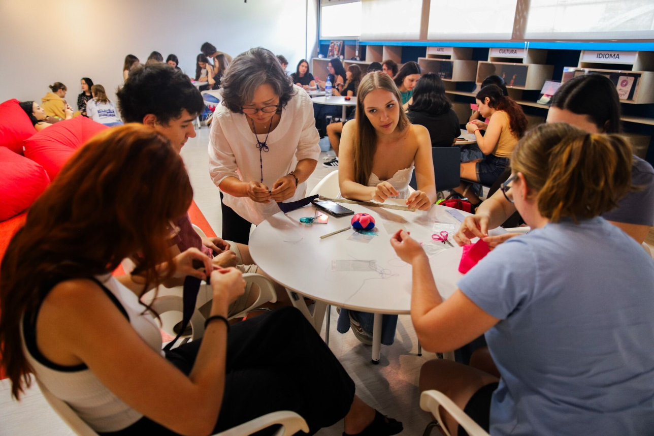 [워크숍] 주브라질한국문화원, USP·PUC Campinas Korea Corner에서 전통 ‘댕기’ 제작 공예 워크숍 개최
