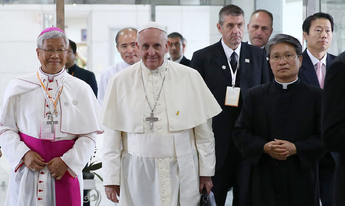 교황과 아시아주교들 해미성지서 한자리