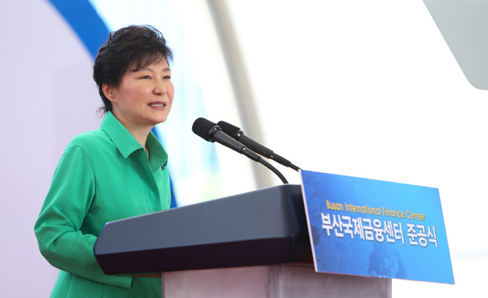 박 대통령, '부산, 아시아 대표 금융도시로 육성'