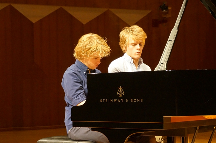 음악 리뷰 - 두 청년 피아니스트가 선사한 짧은 시간, 긴 감동