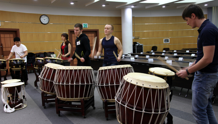 러 대학생들, “사물놀이 진수를 배우러 한국에 왔어요”