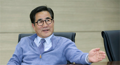 코만, 사람의 힘으로 레드오션을 헤쳐 나간다.