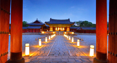 고궁에서 봄날 밤의 정취를 즐기세요