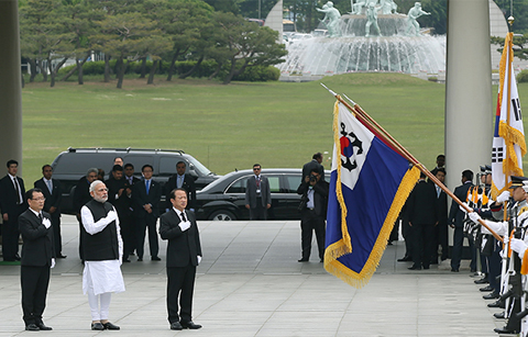 고귀한 희생은 양국 우호발전에 커다란 상징