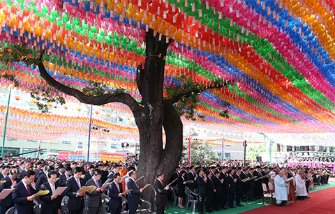 “남을 위해 등을 밝히자”