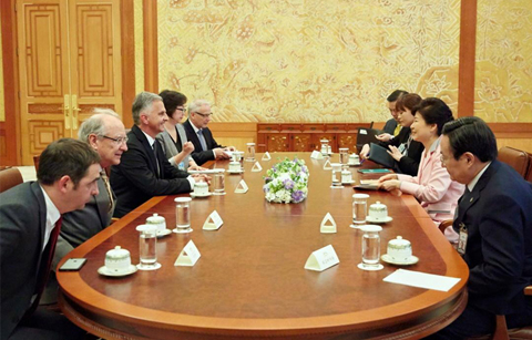 박 대통령, 부르크할터 스위스 외교장관 접견