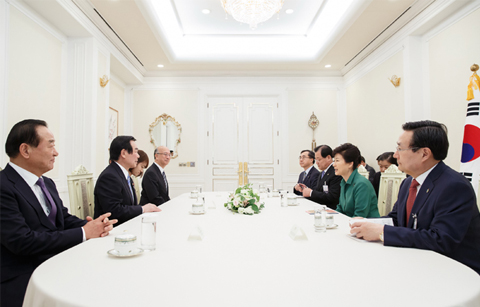 박 대통령, 누카가 일·한 의원연맹 회장 접견