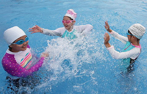 서울 도심 속 무더위, 한강 야외수영장에서 잊는다