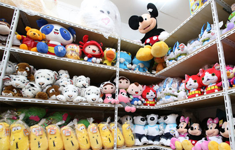 동심을 기다리는 동대문 완구거리