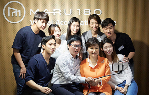 박 대통령, 청년일자리 해결 위해 2천만원, 월급 20% 기부