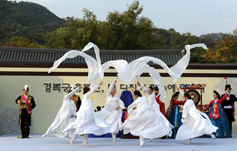 다시 ‘복을 일으킨다'