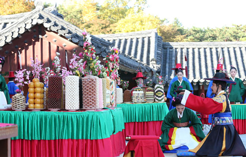 왕인 아들이 바치는 어머니의 예순 생일상