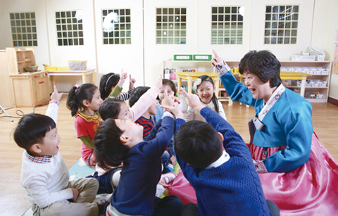 ‘이야기할머니’ 사업 자리잡았다