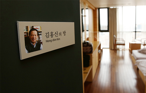 종이의 고향에서 책과 머무르다