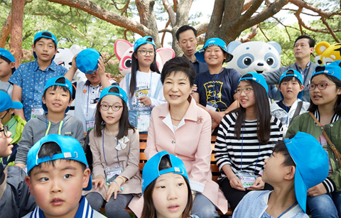 "꿈이 이뤄질 때 밝은 미래가 열립니다"