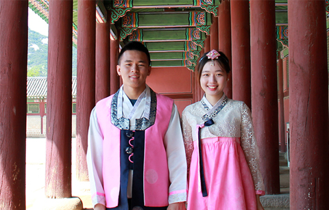 한복, 고궁을 수놓다