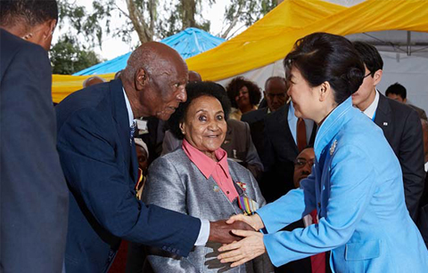 박 대통령 “참전 용사들의 숭고한 희생 기억할 것”