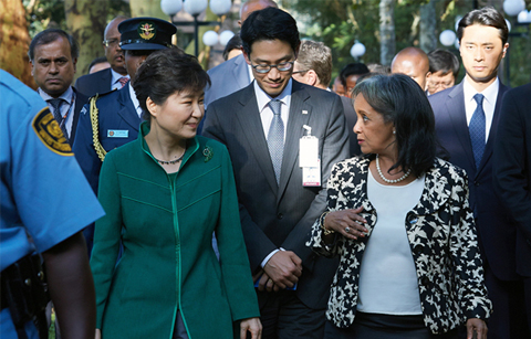 박 대통령, 유엔 나이로비 사무국 방문