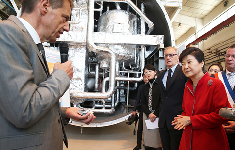 박 대통령, 프랑스 그르노블 수소차 연구소 방문
