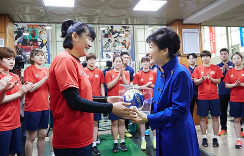 박 대통령, ‘태극전사들, 한국을 빛내주길’