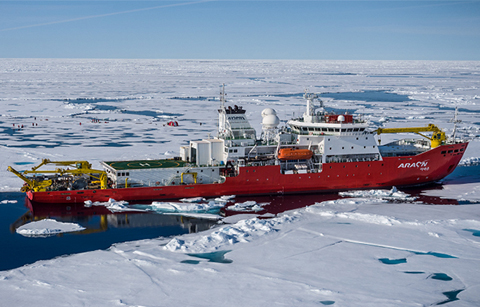 아라온호, 북극으로 출발
