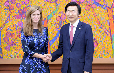 윤 외교 장&middot;파워 주 유엔 미 대사, '훨씬 더 강력한 제재방안 검토'