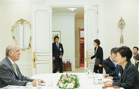 박 대통령, “한•OECD 호혜적 협력 강화”