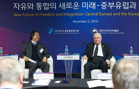 	바웬사 전 폴란드 대통령, ‘통일 위해 주변국 협력이 중요’
