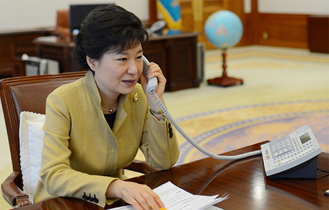 박대통령, 트럼프 대통령 당선인과 전화통화