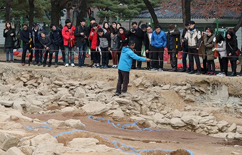 서울 석촌동 백제 유적에서 왕릉 가능성 있는 적석총 발견