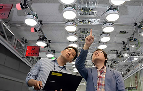 LED 조명, 불빛 위에 인터넷을 싣다