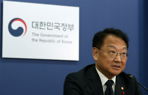 유일호 부총리, “국가시스템 안정적으로 운영될 것”