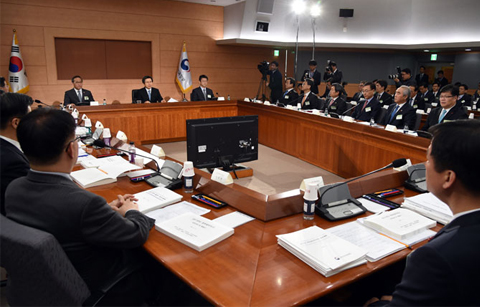 	2017 정부 업무보고, 일자리·정부3.0로 민생·치안 집중