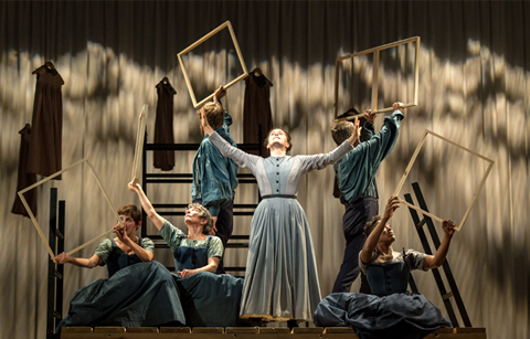 대형 스크린으로 생생히 즐기는 영국 연극작품