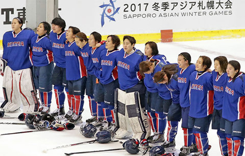 	여자 아이스하키, 중국 벽을 넘다