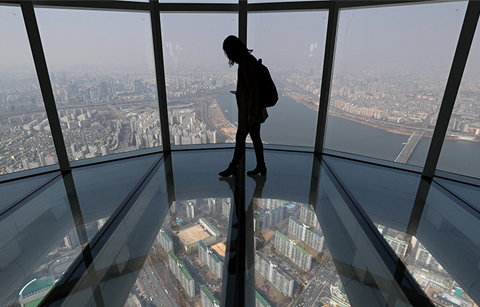 	'수직 도시' 롯데월드타워, 4월 그랜드 오픈