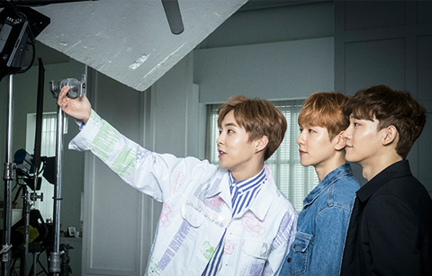 ‘토크 토크 코리아 2017’ 촬영 현장에서 만난 ‘EXO’