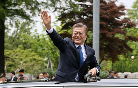 대한민국, 민주주의의 미래를 밝히다