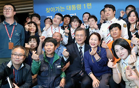 문 대통령, 첫 외부일정은 ‘일자리’