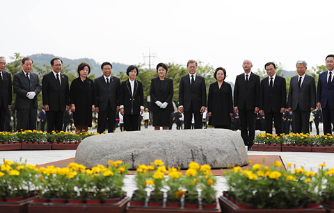 	문 대통령, ‘노무현이 꿈꿨던 나라 국민과 함께 갈 것’