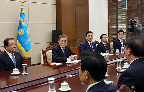 	문 대통령, “미·중·일 특사단, 외교 공백 메운 성과 거둬”
